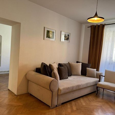 Valentina'S Apartment In City Center Brasov Exterior photo